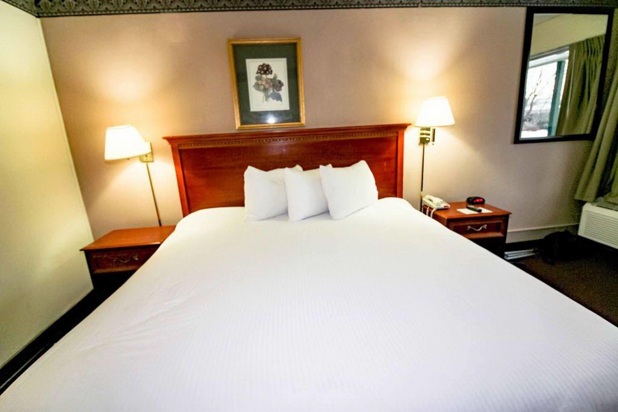 Newburgh Inn Экстерьер фото